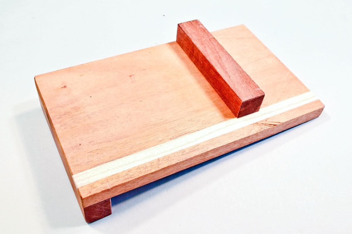 The Resourceful Woodworker creates a bench hook