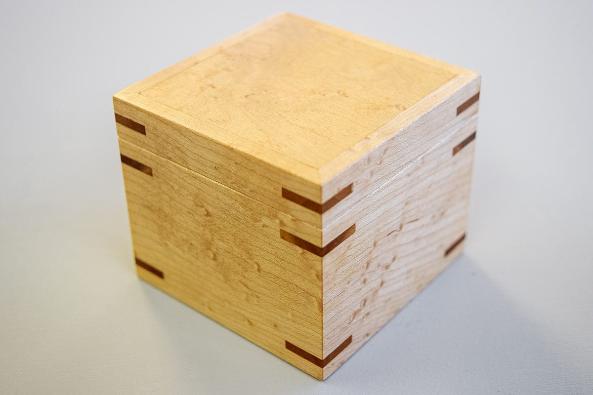 Box with splines