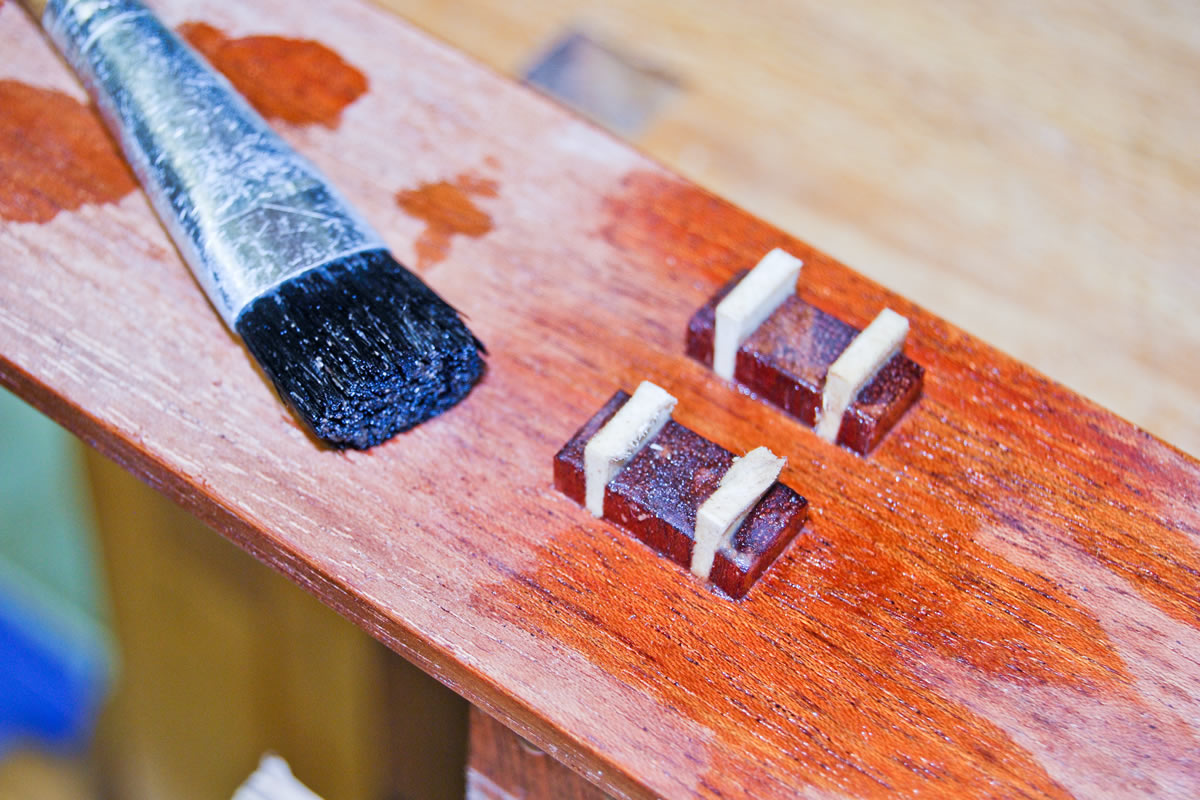 Coffee Table - The art of gluing and the Holy Grail