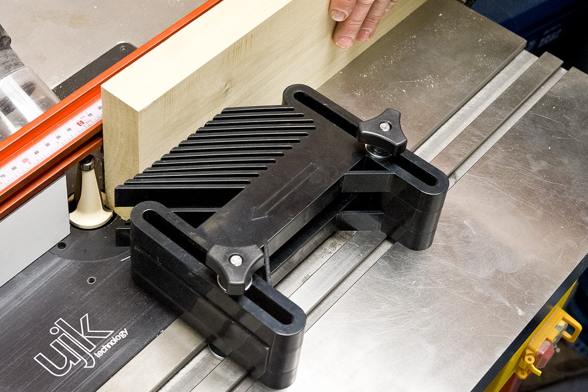 Router table accessories