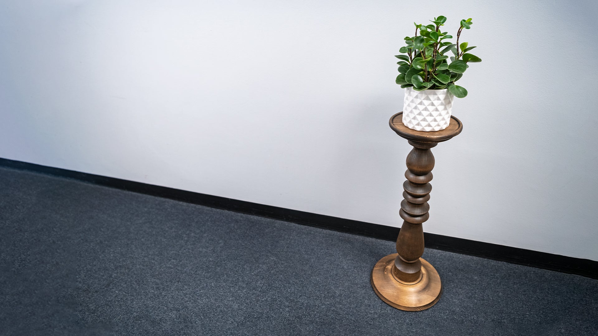 How to Turn a Plant Stand