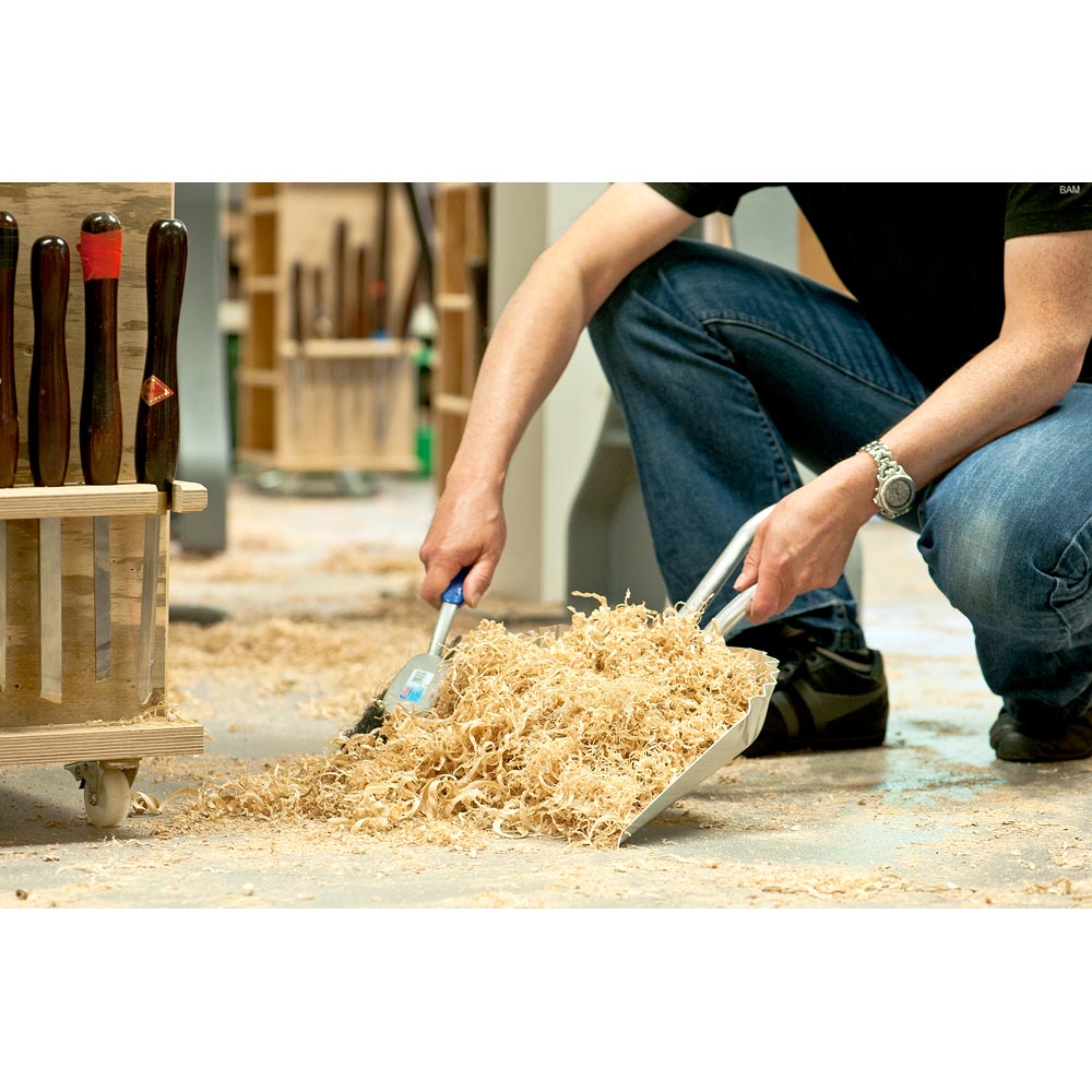 Axminster Woodturning Bigmouth Aluminium Dust Pan