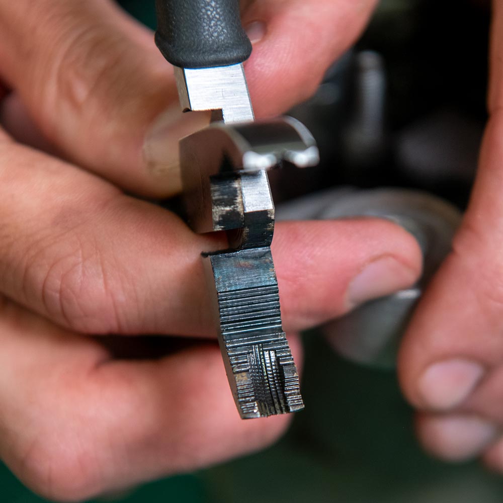3 Peaks Engineer's Screw Removal Pliers