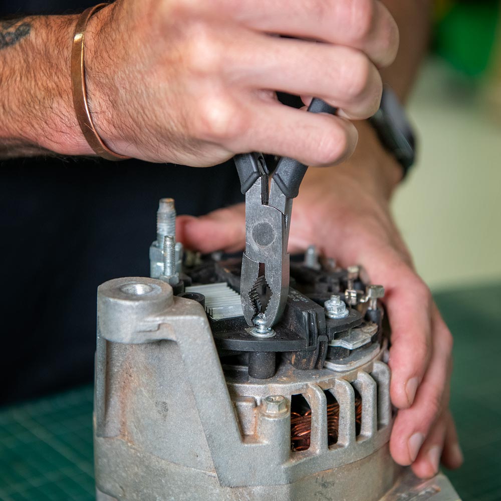 3 Peaks Engineer's Screw Removal Pliers