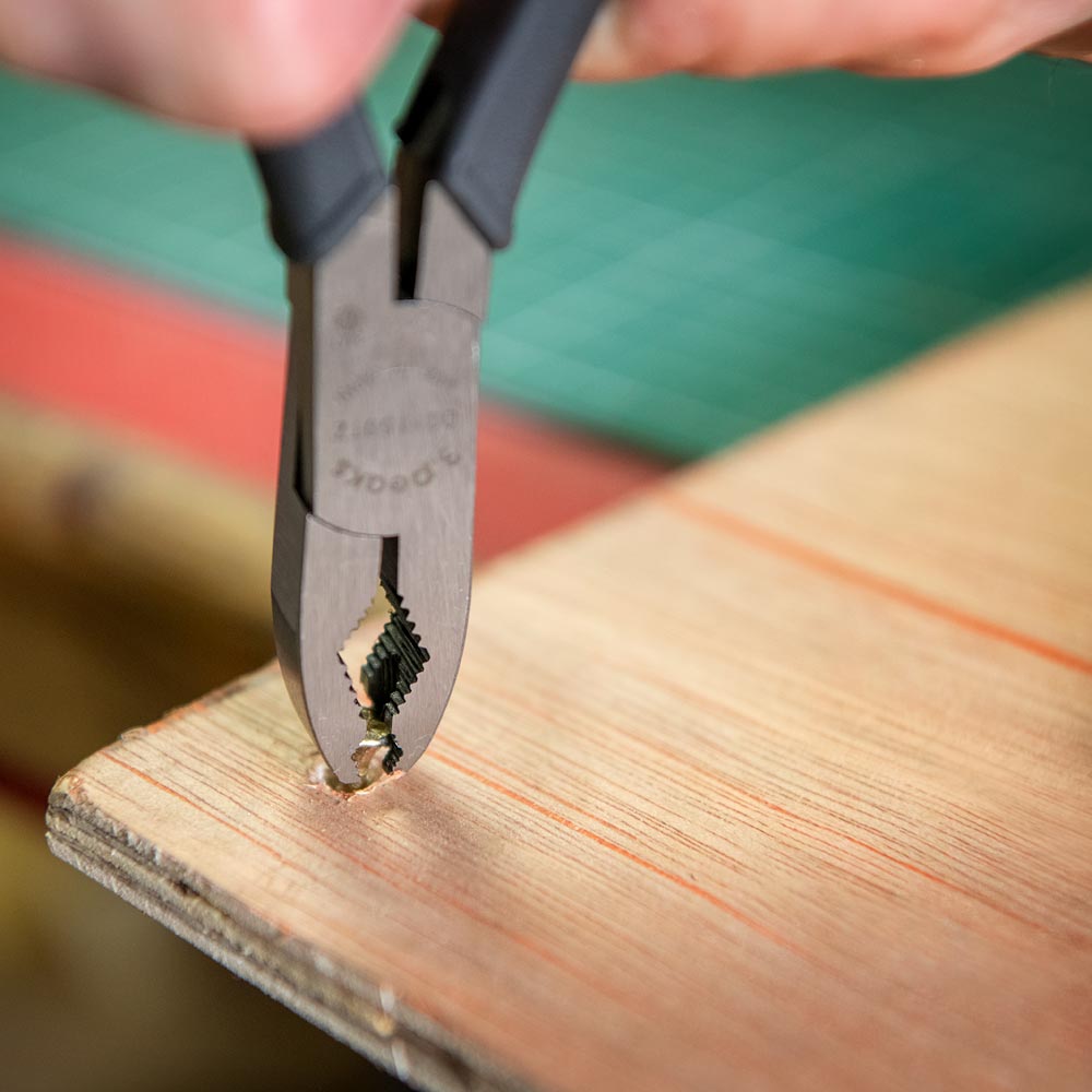 3 Peaks Engineer's Screw Removal Pliers